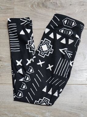 LuLaRoe Black & White Patterned Leggings
